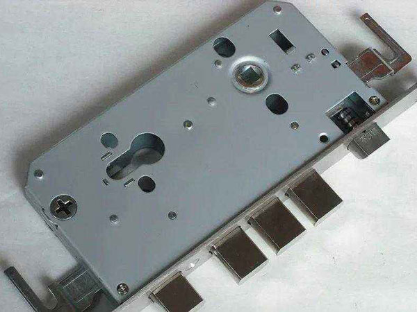 阿克苏24小时上门开锁公司